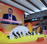 Le Pen seeks to woo top French  business leaders at first debate